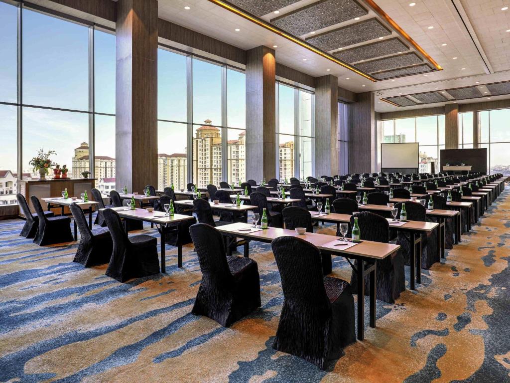 Highly rated by business travelers