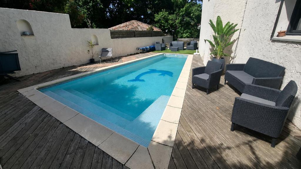 VILLA au Calme avec Grande Piscine Privée, Jardin 700m2 & Parking - La Seyne-sur-Mer - 4