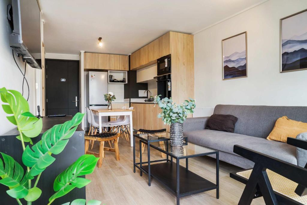 Modern 1BR for 3 Las Condes Steps to Metro - 2