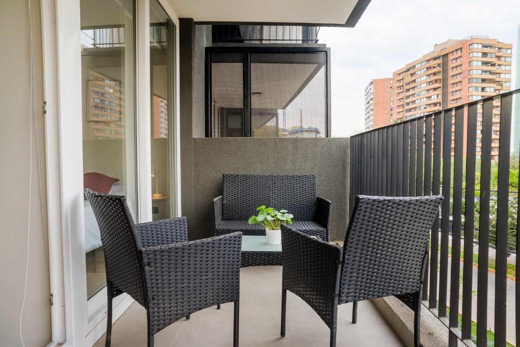 Chic Las Condes Apt Pool & Gym for 3 Guests - 4
