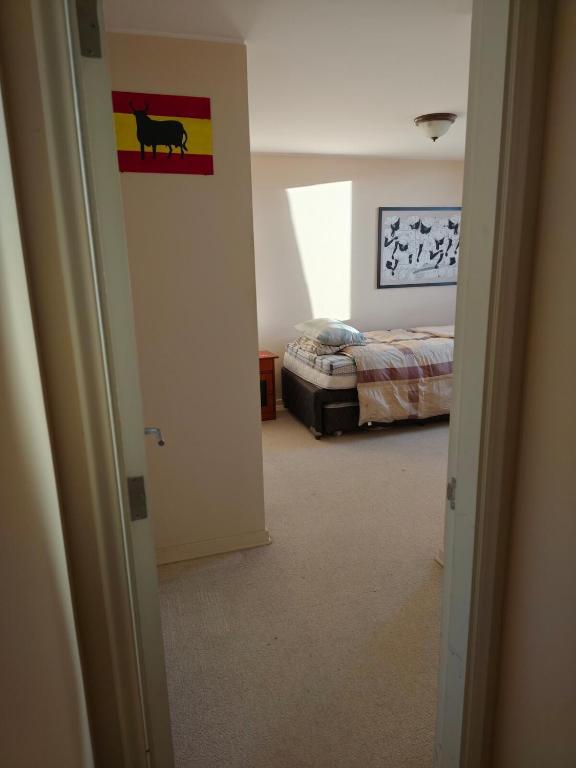 Central apartment with laundry facilities, private bathroom, and balcony - 1
