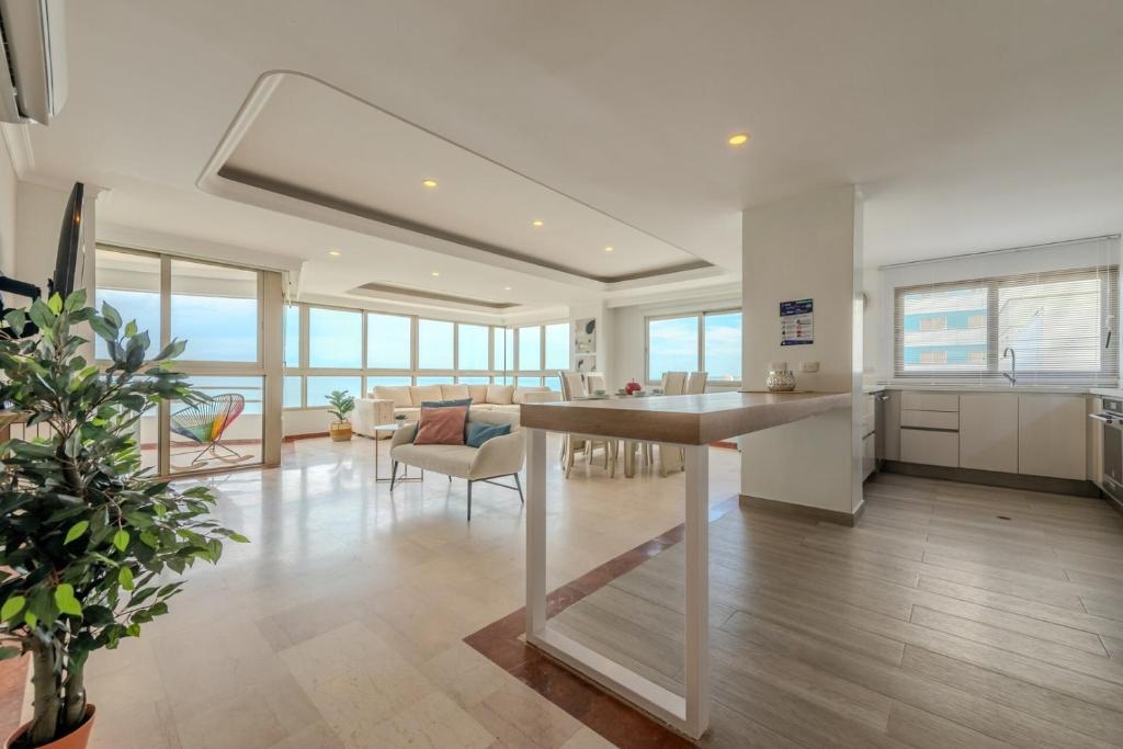 Spectacular 3BR Ocean View in Bocagrande - 3