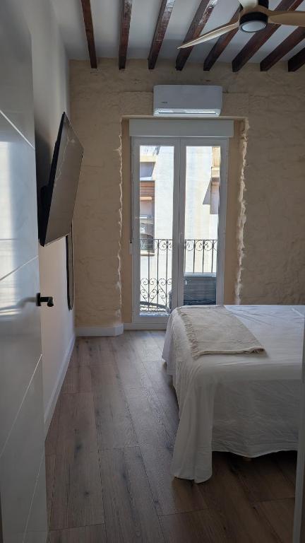 Newly Renovated 3BR Oasis with AC - Steps to Beach - 4