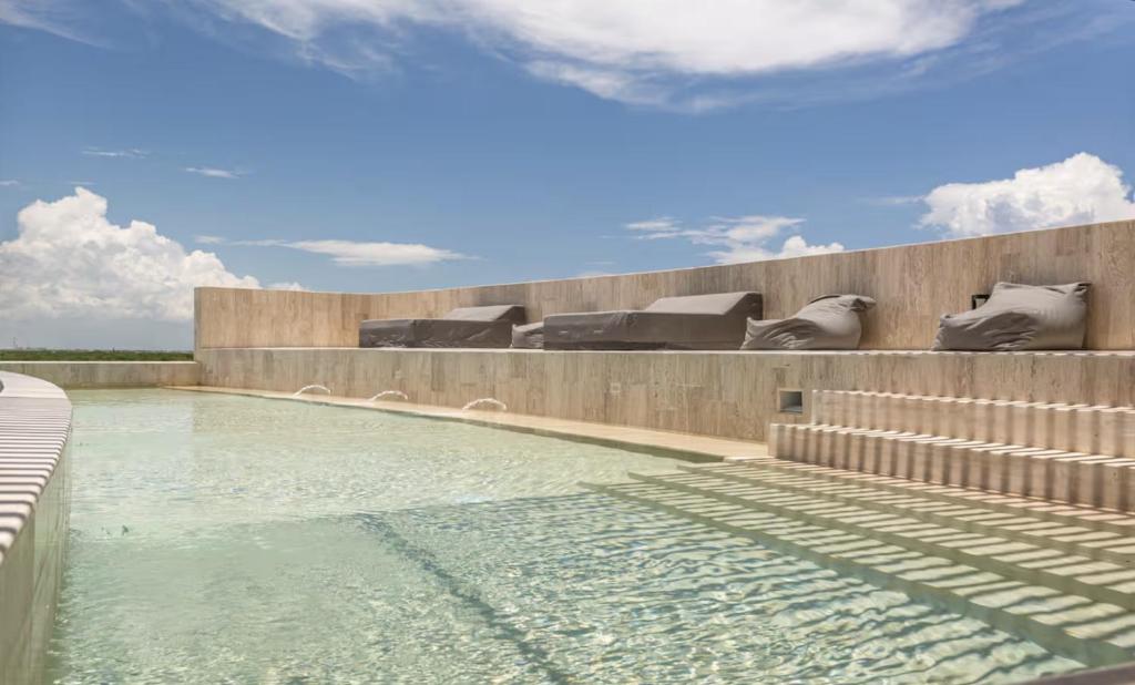 Mistiq Temple Designer Studio 6 PoolsGym & Wifi - 5