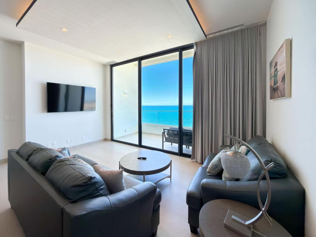 Beachfront 1BR High-Floor Panoramic Views - 2