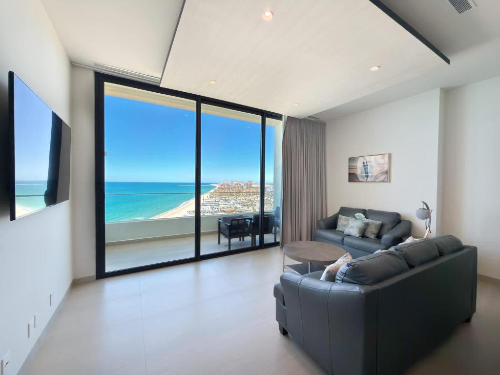 Beachfront 1BR High-Floor Panoramic Views - 3