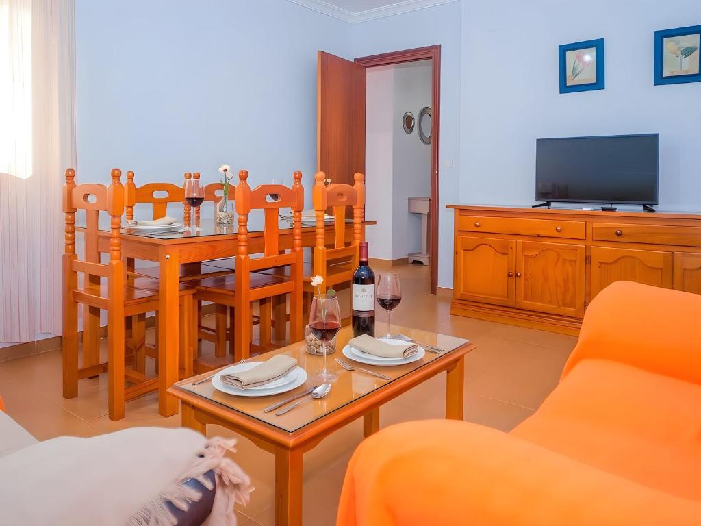 Moderno Apartamentos con Garaje Balcones y Aire solo familias y parejas - 2