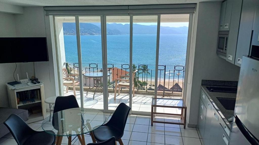 Ocean View Apartment in Perfect Location - 2