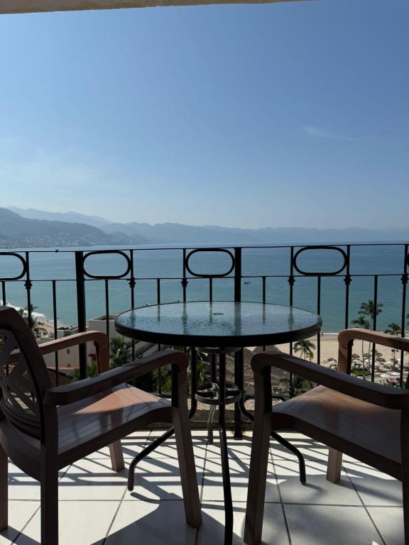 Ocean View Apartment in Perfect Location - 4