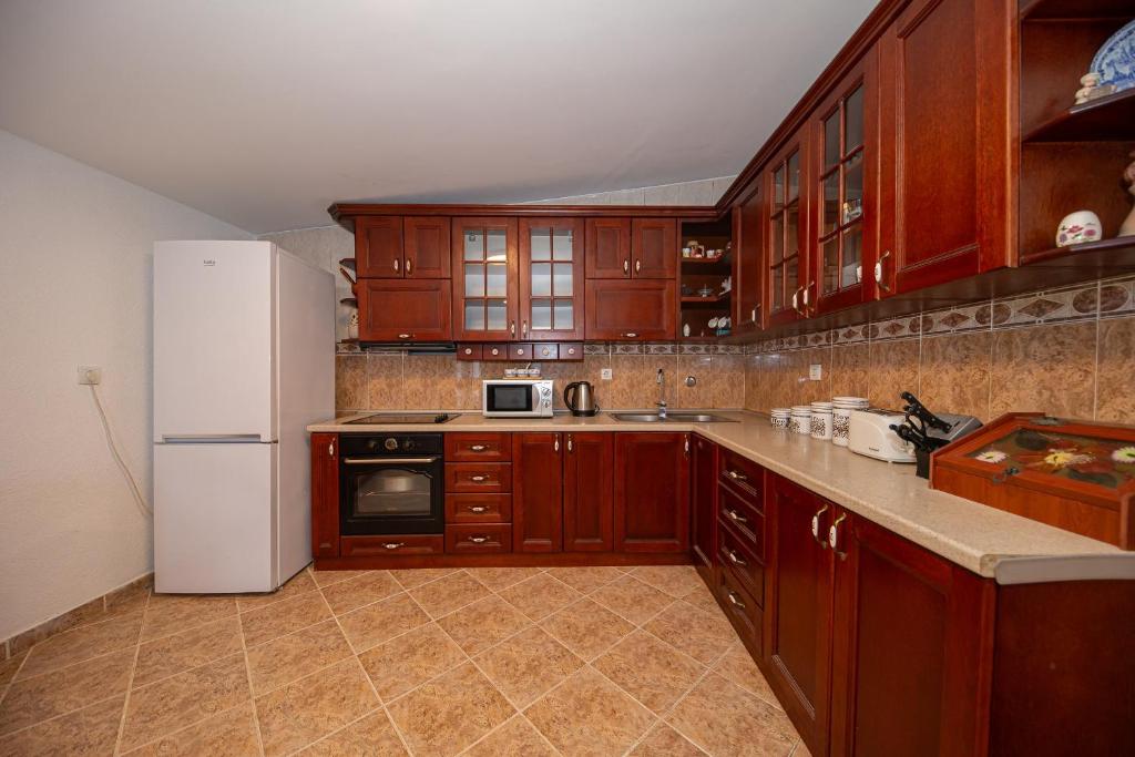 Perfect Seaview Two-bedroom Apartment Tramontana - 4