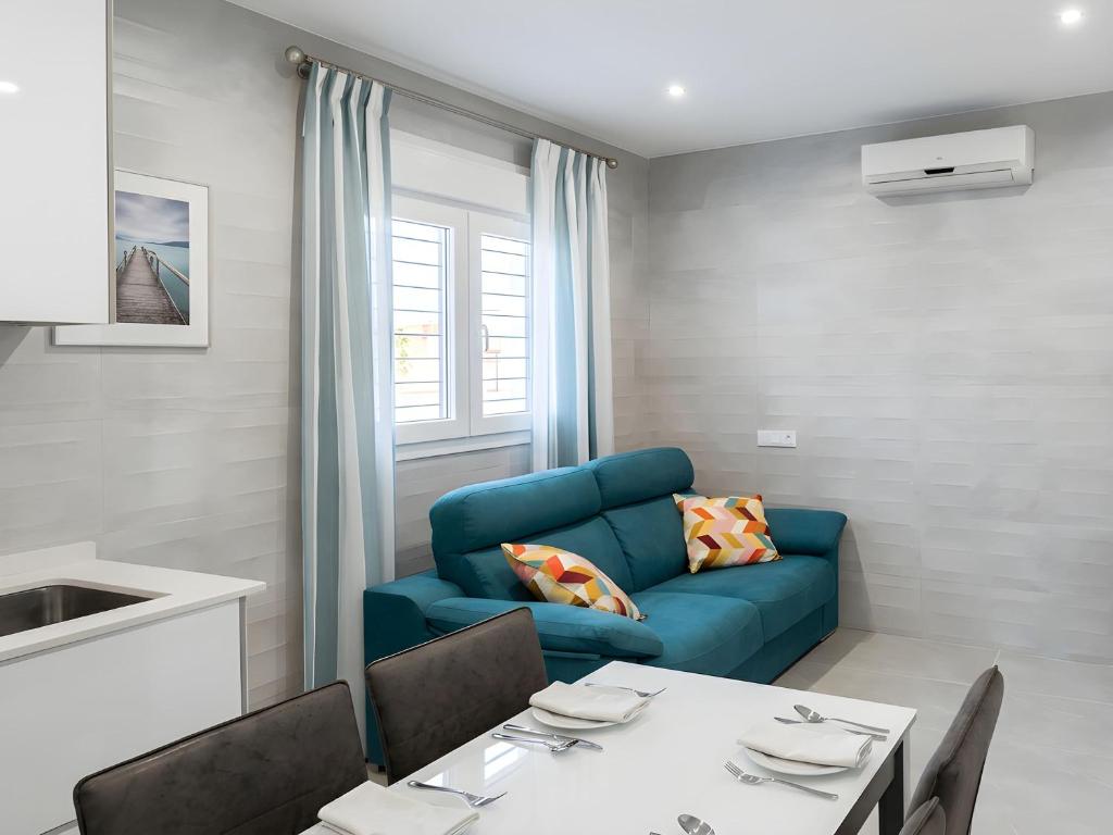 Apartamento con WiFi y terraza cerca del centro y la playa - 3