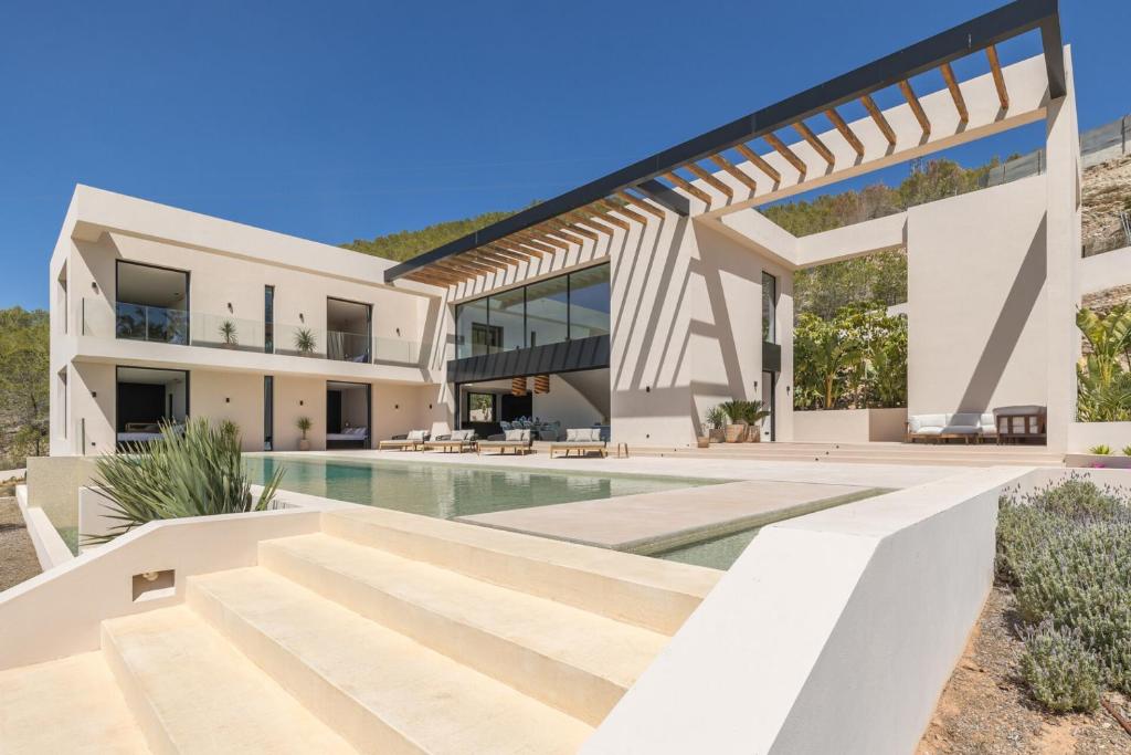 Spacious contemporary new build villa - 1