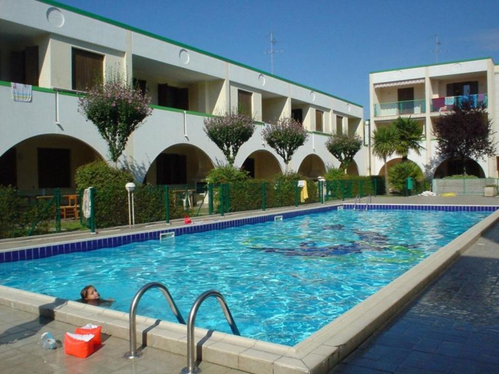Holiday retreat with pool, private garden and BBQ - 1