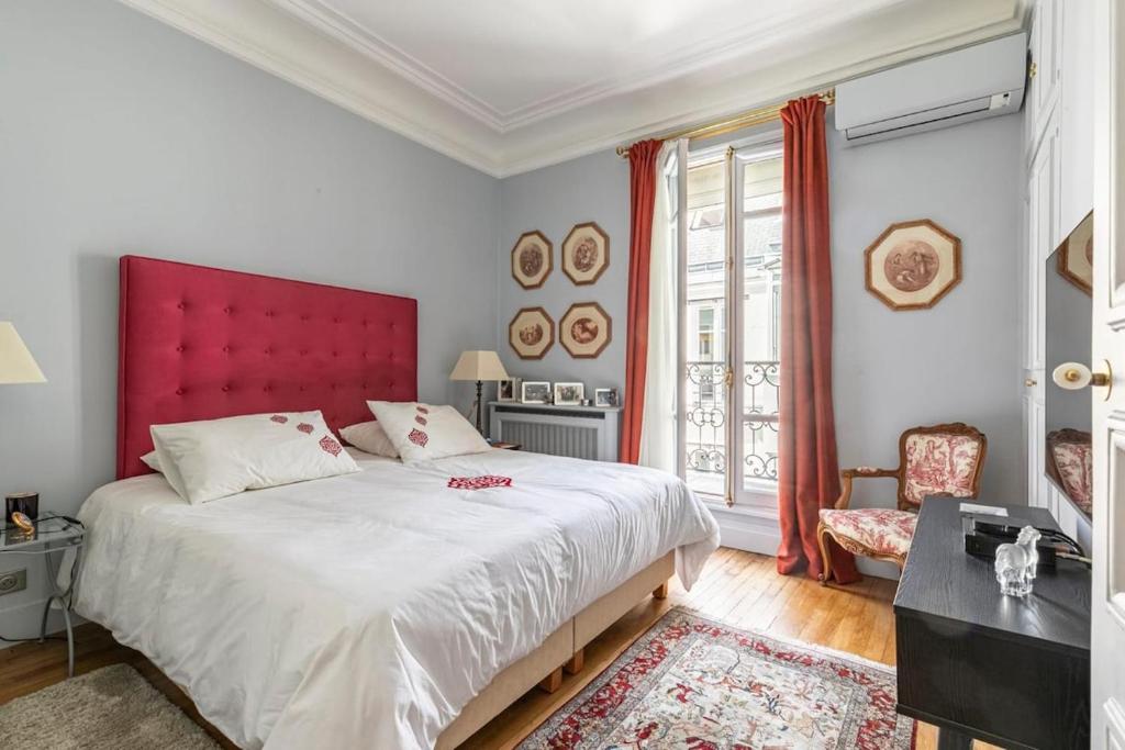 Exceptional 160 m2 apartment I Triangle d'Or - 2