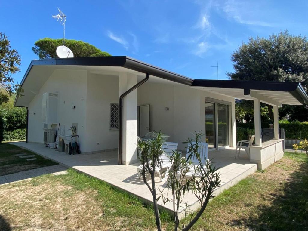 Charming villa fully loaded with fenced garden - 2