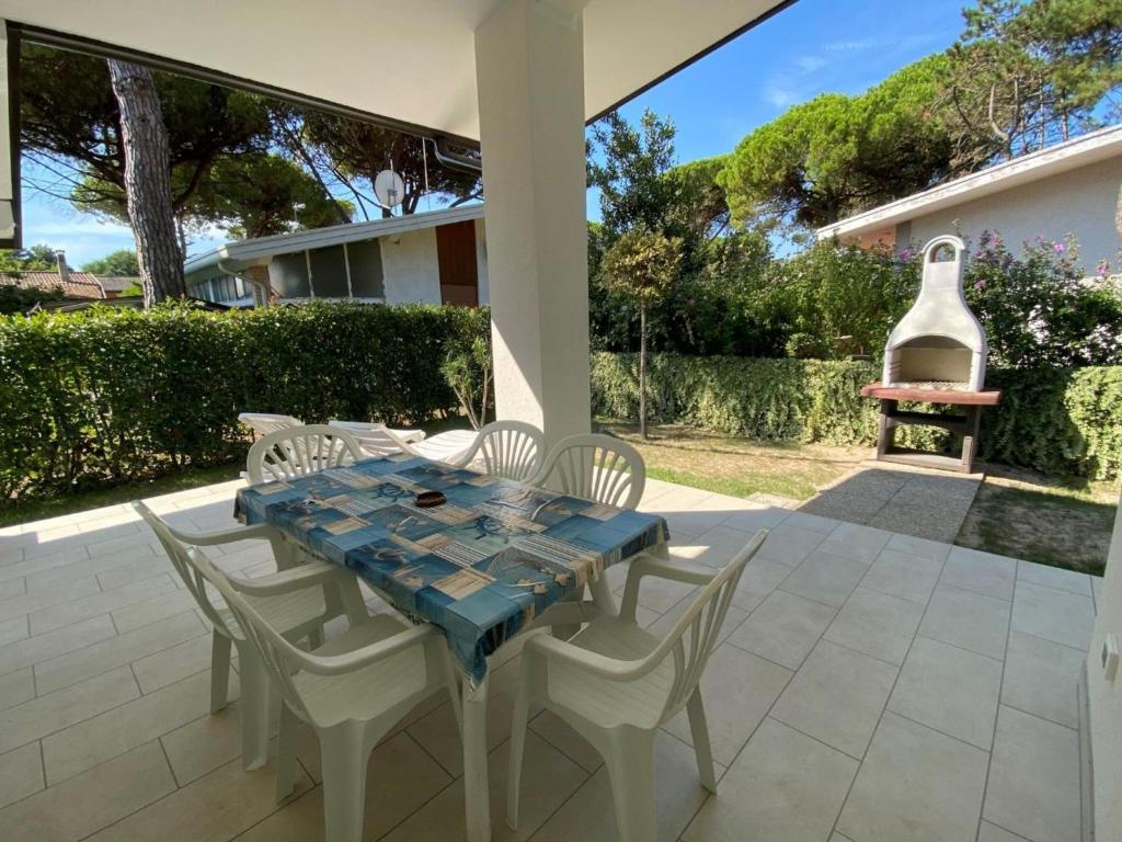 Charming villa fully loaded with fenced garden - 1