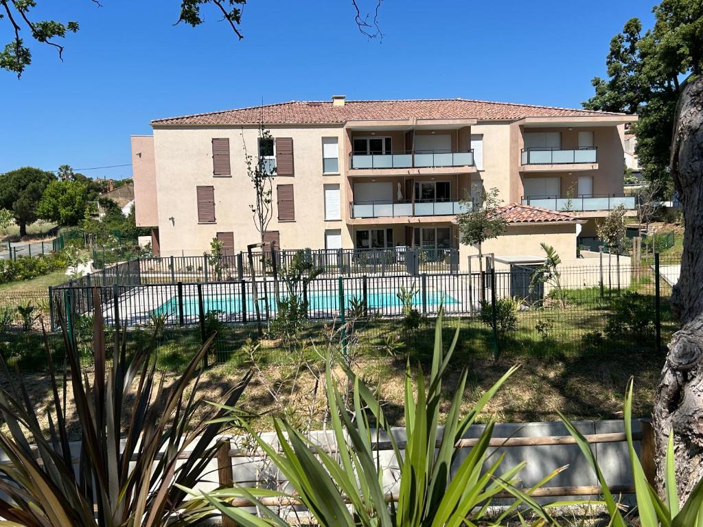 T2 classé 3 étoiles avec piscine et climatisation Bormes les Mimosas Le Lavandou - 3