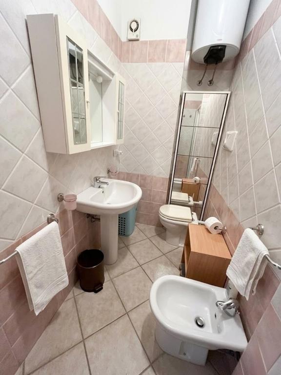 Casa al piano terra con 2 camere da letto, parcheggio privato e piscina condominiale - 3