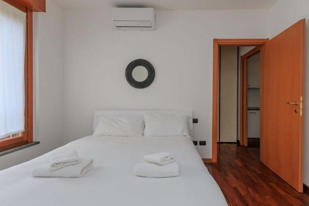 Xenia Milano - 2 rooms apt in Via Santander 20 - 2