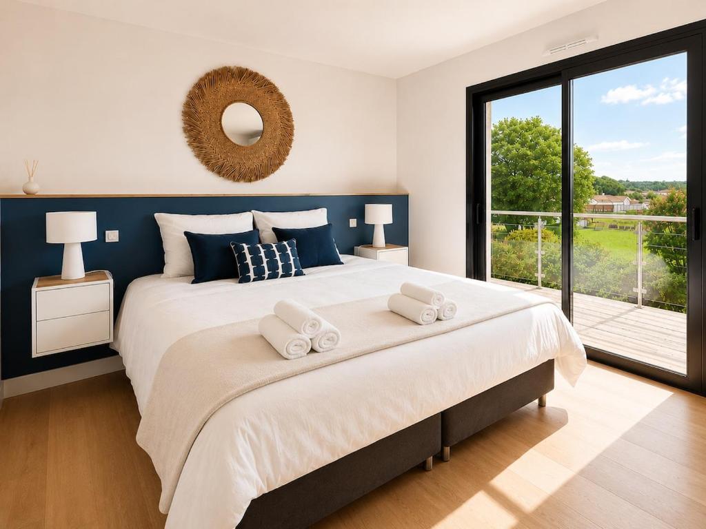 Villa Azura - Pool - Contemporary - Parking - 4