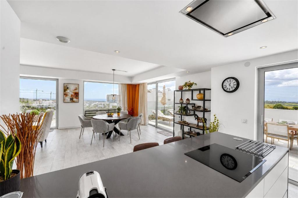 3118 Luxury Penthouse with Panoramic Views - 5