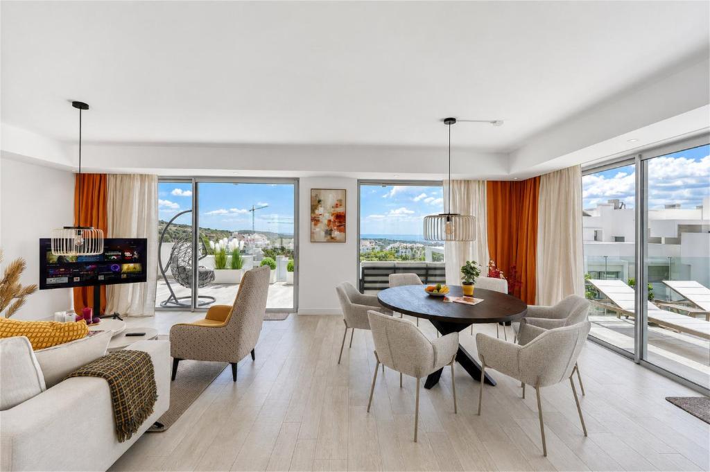3118 Luxury Penthouse with Panoramic Views - 4