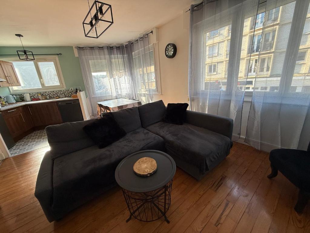 Logement fonctionnel en plein centre ville - 1