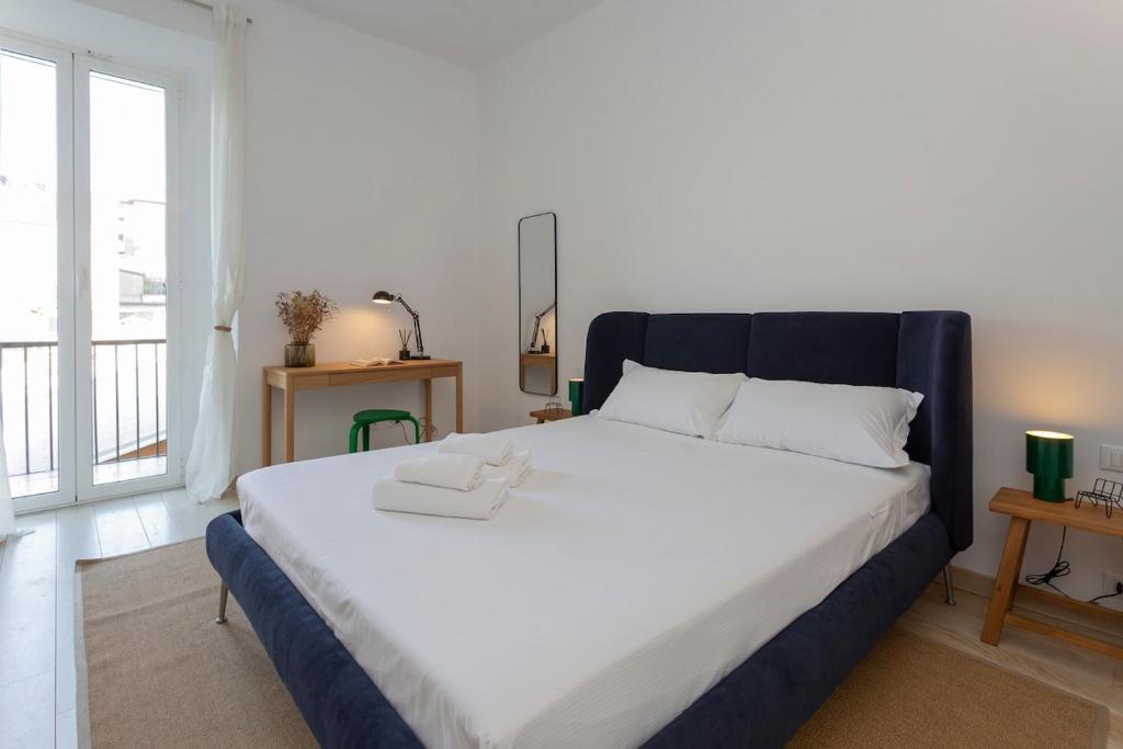 Xenia Milano - 3 rooms apt in Via Tortona 26 - 1
