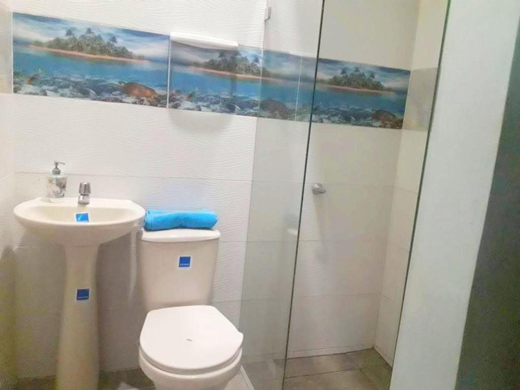Charming 3-Bedroom Apartment in Santiago de Tol, Colombia - 5