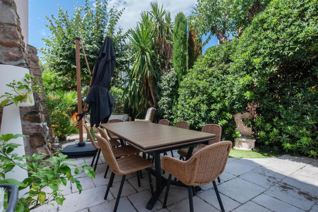 Large house with garden near the sea - 2