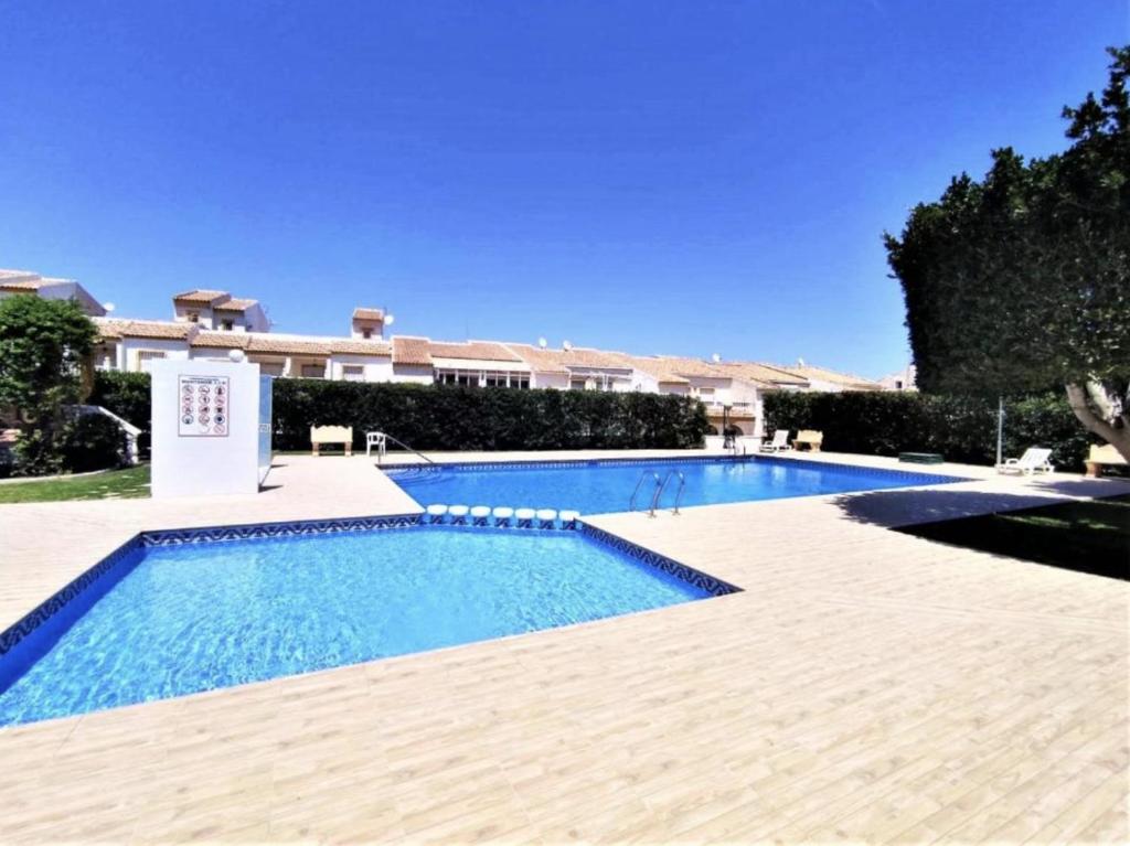 Spacious 3-Bedroom Home with Pool and Parking - 1