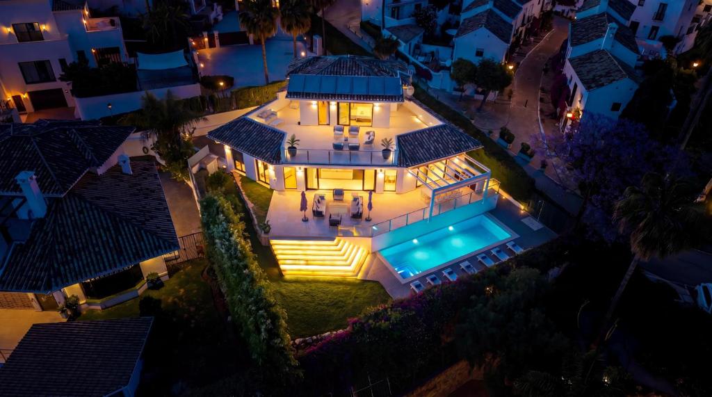 VACATION MARBELLA I Villa Sharma, Sea View Villa, Prime Location, Heated Pool, Sauna, Cine & Entertainment Room, Close to The Beach and Puerto Banus - 4