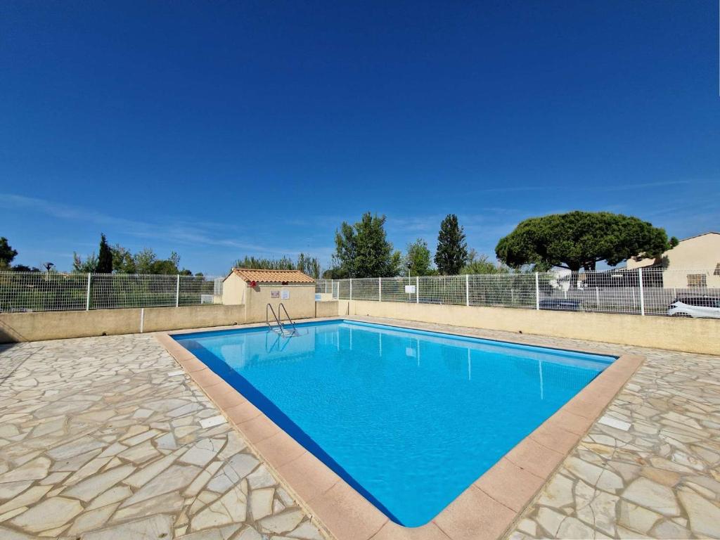 Appartement avec piscine et parking, proche des commerces - FR-1-387-189 - 1