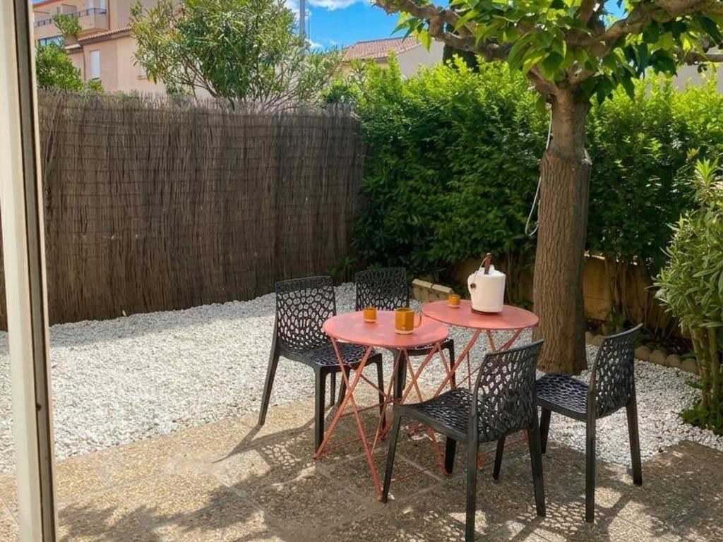 Charmant T2 avec Jardinet, Parking Privé, à 150m de la Plage – Sud, 4 Pers. - FR-1-701-68 - 1