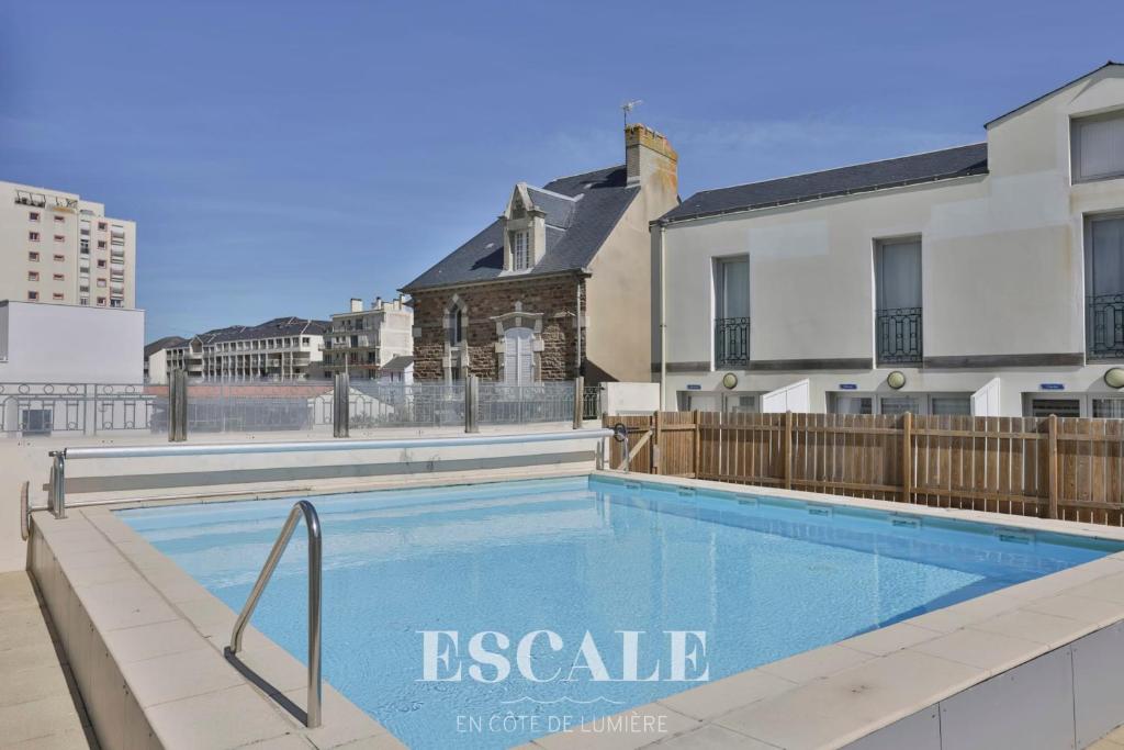 Vue mer piscine & plage au pied de la résidence - 3