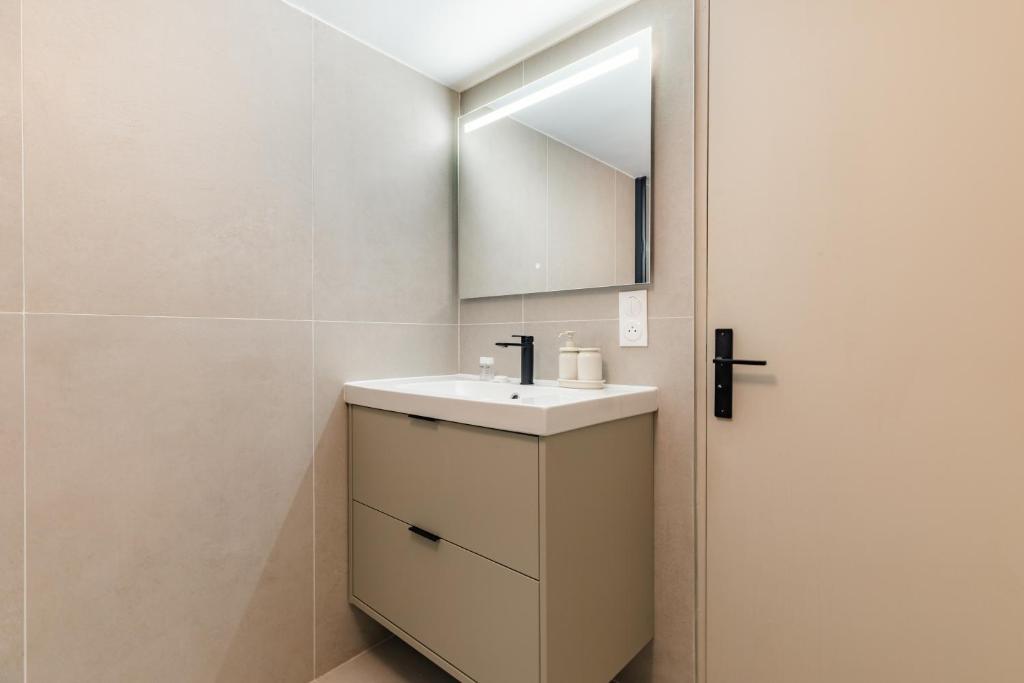 Chic 3-room air-conditioned apartment in the heart of Sentier - 2