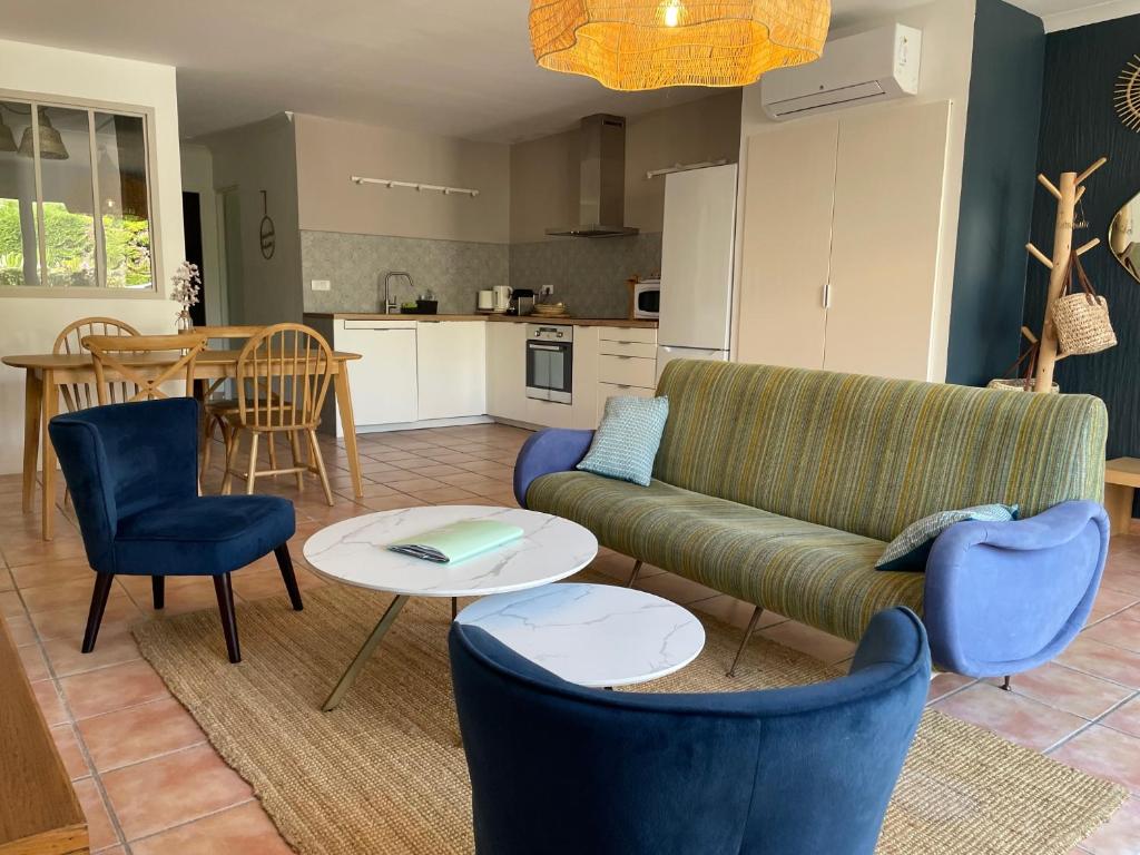 Jolie maison de ville, parking et jardin privés - 2