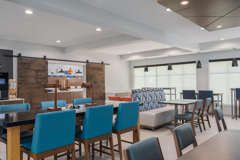 Holiday Inn Express And Suites Alexandria By IHG お料理のイメージ