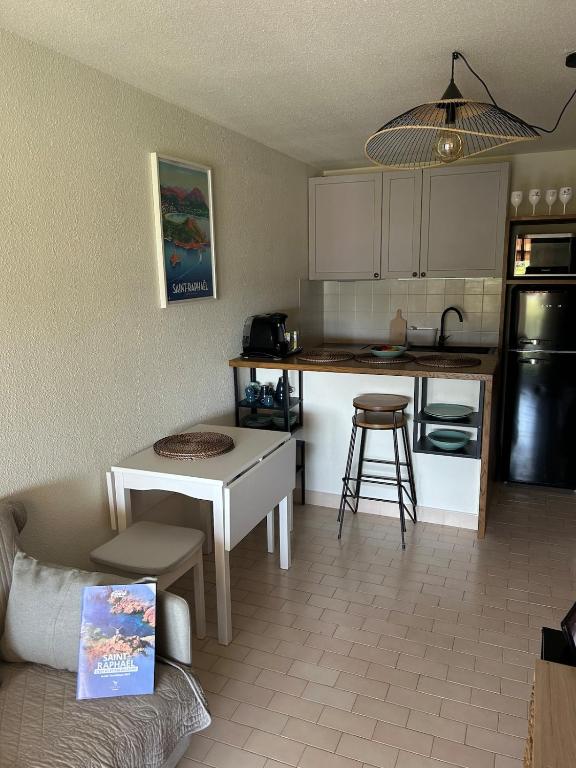 Studio climatisé avec une vue mer panoramique sur la baie d'Agay - 4