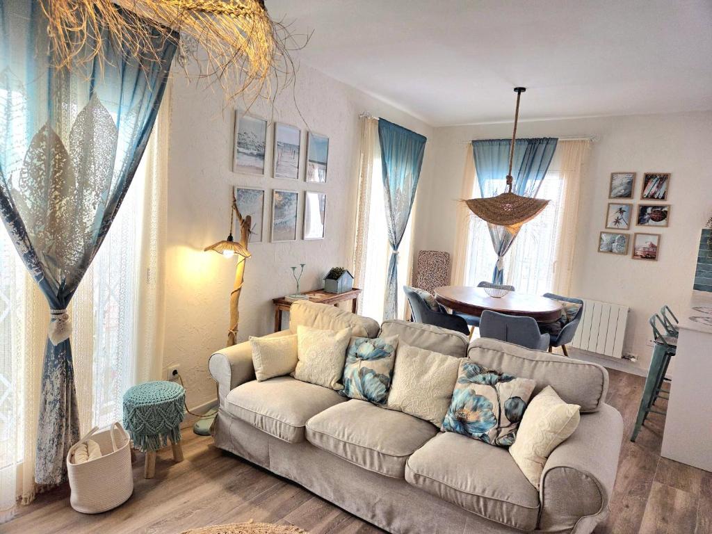 Casa LA VILA -Lujo de temporada- playa 50mt & Internet 600Mbps , Solarium privado 40m2, Smart TV 75" - Alquiler mensual 30 noches minimo - 2