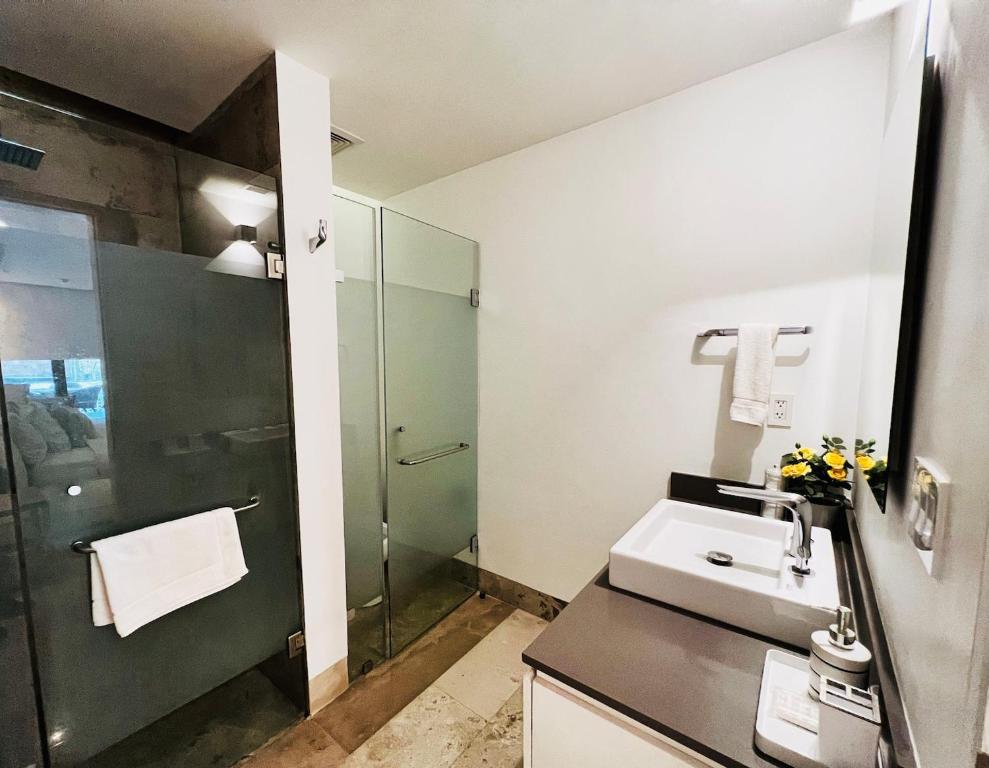 Quiet & Luxurious Apartment with the Best Location - 2