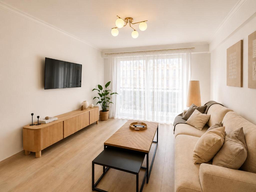 Heart of Nice, Beach 3min, 3 AC Units, Balcony with 4-Seater Dining! - 1