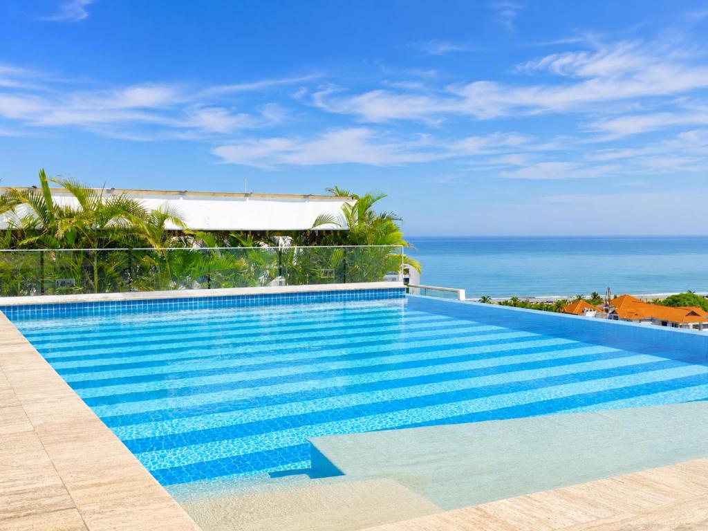 Balcón & Jacuzzi Privado - 2 Hab - Piscina TOP - 4