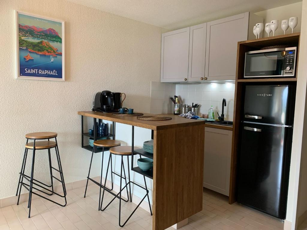 Studio climatisé avec une vue mer panoramique sur la baie d'Agay - 5