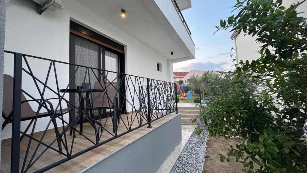 TS Yard Apartments - 3