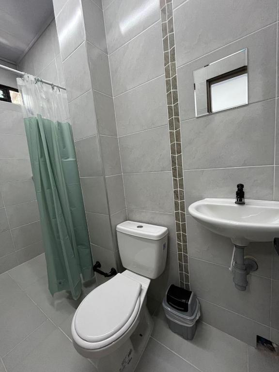 Cómoda Habitación para 02 Pax en La Boquilla sobre el Anillo Vial! - 3