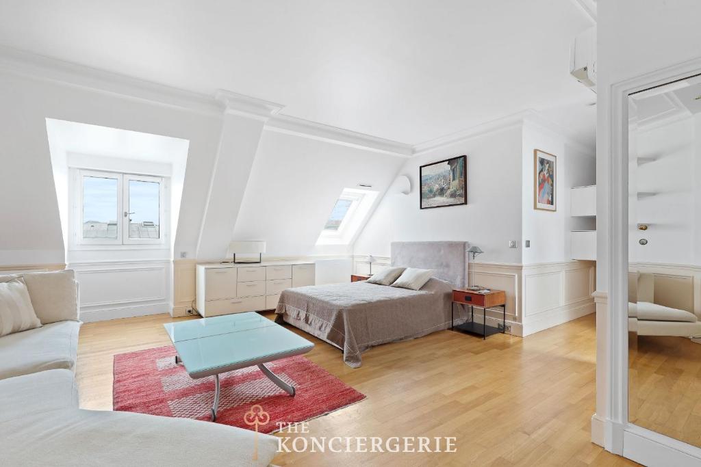 Vue extraordinaire with A-C - Rue de Rennes - 4