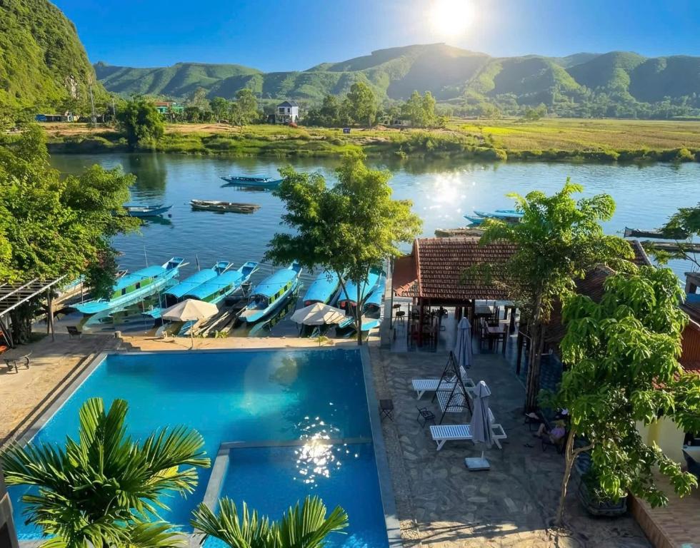Jade River Phong Nha