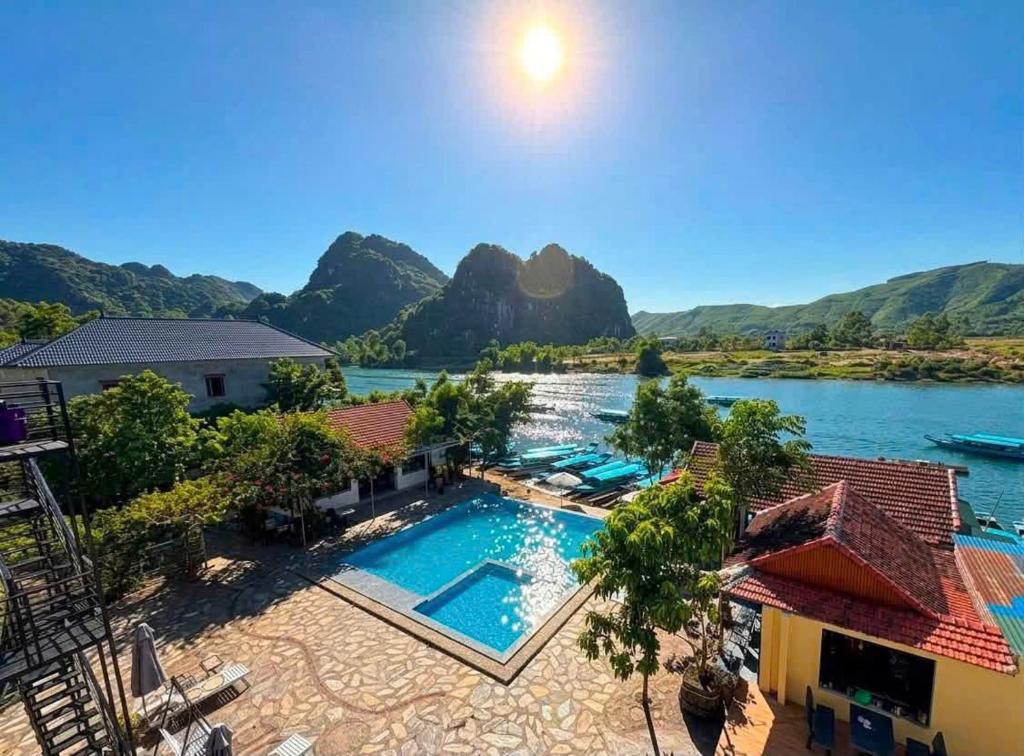 Jade River Phong Nha