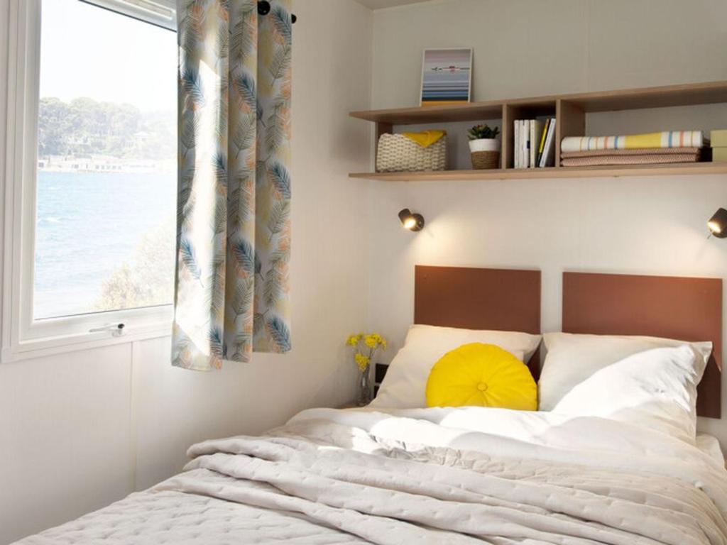 Mobil-home avec TV et terrasse - 4 pers. - API-1-52-2850 - 3